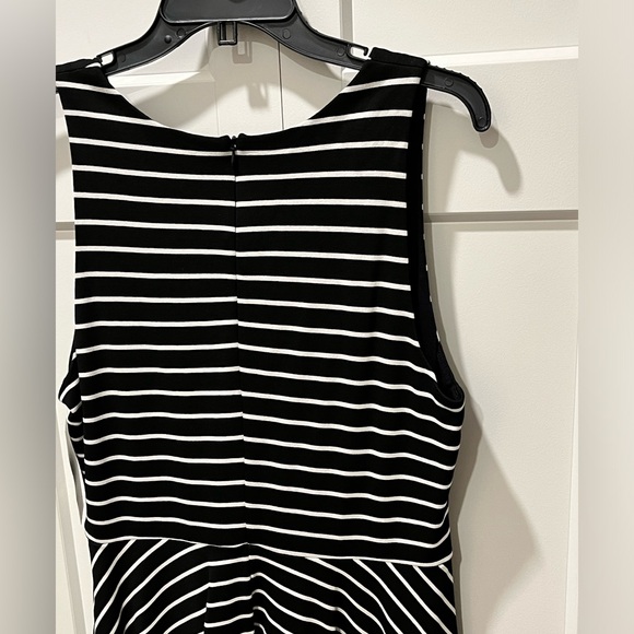 KAREN KANE NWT AUTHENTIC ‘OPTIC BLOOM’ BLACK & WHITE STRIPE SLEEVELESS BLOUSE - Picture 5 of 8